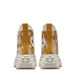 Championes Converse Run Star Hike color mostaza con bordado tonal y plataforma blanca con suela dentada.