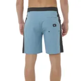 Short de baño celeste con cintura y laterales negros, cordón de ajuste negro y logo de la marca en la pierna derecha.