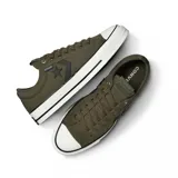 Championes Converse Star Player 76 color verde militar con detalles en negro y blanco.