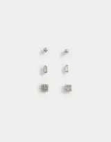 Set de tres pares de aros pasantes de metal plateado con strass: un par de bolitas, un par rectangulares y un par cuadrados.