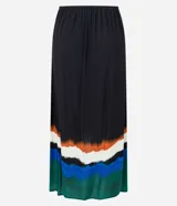 Pollera de viscosa estampada con diseño acuarelado, de corte midi y estilo pareo.