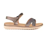 Sandalias plateadas con plataforma baja, tiras cruzadas y hebilla ajustable.