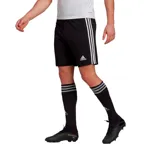 Short deportivo Adidas Squadra 21 de hombre, color negro con tres tiras blancas en los laterales. Confeccionado en poliéster reciclado con tecnología Aeroready, cintura elástica y cordón ajustable.