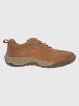 Zapato de cuero color marrón con cordones, suela de goma y tecnología Spinal Flex.