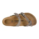 Sandalias Birkenstock modelo Mayari, color gris con hebillas color cobre y plantilla de corcho.