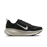 Championes de running Nike Vomero 18, color negro con detalles en blanco.