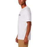 Remera de hombre Columbia de manga corta, color negro, con logo de la marca estampado en el pecho y en la manga.
