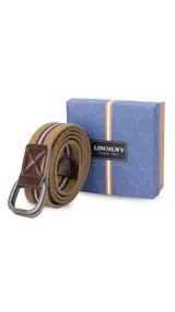 Cinto de tela canvas a rayas horizontales color beige y marrón chocolate, con hebilla doble rectangular metálica color peltre y terminaciones en símil cuero color marrón chocolate.