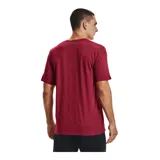 Remera celeste de Under Armour, corte clásico, mangas cortas y logo estampado en el pecho.