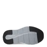 Championes negros con capellada de malla y suela con orificios.