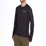 Remera de hombre de manga larga color negro, con logo de la marca Merrell estampado en blanco en el pecho.