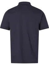 Chomba azul marino Calvin Klein de corte slim, confeccionada en algodón orgánico. Presenta cuello clásico con solapa de dos botones, mangas cortas con puños de punto y logo tonal bordado en el pecho.