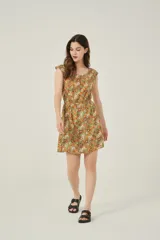 Vestido corto con estampado floral multicolor, escote redondo y cintura elastizada.