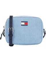 Bandolera Tommy Jeans Essential de tejido denim celeste con logo de la marca en el frente.