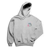 Canguro rosa con capucha, cordones ajustables, bolsillo delantero y puños y cintura acanalados. Estampado pequeño en el pecho de un dinosaurio sobre una patineta dentro de un círculo celeste.