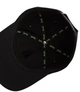 Gorra negra con visera, con estampado de criatura psicodélica en verde neón.