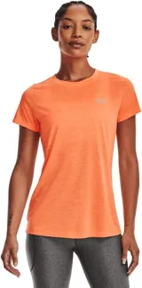 Remera deportiva Under Armour Tech Twist color naranja, de corte clásico, mangas cortas y cuello redondo. Confeccionada en tejido UA Tech™ que absorbe la humedad y se seca rápidamente.