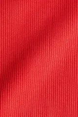 Vestido midi de punto acanalado grueso, corte ajustado y sin mangas.