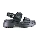 Sandalias negras de cuero sintético con plataforma y hebilla ajustable.