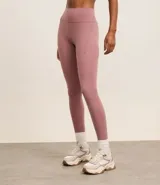 Calza legging deportiva color verde agua, de microfibra, con cintura ancha y bolsillos laterales.