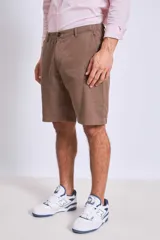 Bermuda de hombre color azul marino.