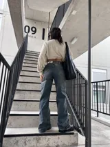 Pantalón de jean azul elastizado de tiro alto.