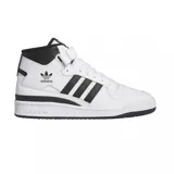 Zapatillas altas de piel blanca con detalles en negro y logotipo de adidas, ofreciendo soporte y comodidad.