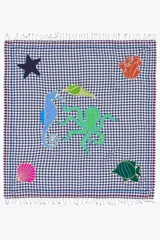 Chal de cuadros azul marino con estampado de animales marinos, confeccionado en algodón.