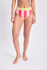 Bombacha de bikini tiro alto con estampado de rayas verticales en tonos rosa, rojo, naranja y verde.