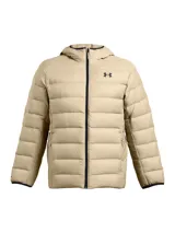Campera inflada color beige con capucha, cierre frontal completo y logo de Under Armour bordado en el pecho.