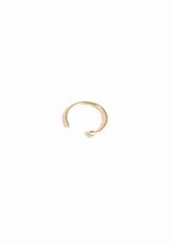 Piercing dorado de acero quirúrgico hipoalergénico, tipo aro abierto, para usar en nariz o labio.