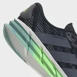 Championes de running Adidas Adistar 4, color azul oscuro con tres franjas grises en el lateral. La mediasuela es gruesa y presenta un degradado de color blanco a verde lima fluorescente, con la inscripción "REPETITOR".
