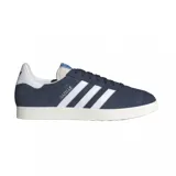 Championes Adidas Gazelle color azul marino con las tres tiras laterales blancas y suela color crema.