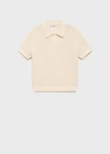 Jersey de punto calado color crudo, de manga corta con cuello polo y cierre de botones.