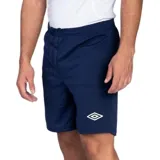 Short deportivo blanco de poliéster con cintura elástica y logo de Umbro en la pierna derecha.