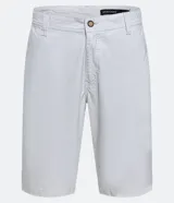 Bermuda masculina de sarga color rosado, con corte recto y bolsillos laterales.