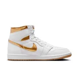 Championes de caña alta Air Jordan 1 Retro Hi OG, color blanco con detalles en dorado.