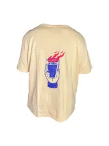 Remera color arena de corte recto y mangas cortas, con cuello redondo y estampado pequeño en el pecho con una carita sonriente y la palabra "Tuya.".