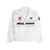 Campera blanca con cierre frontal, cuello alto y puños y dobladillo anchos y elastizados. Presenta franjas horizontales rojas y negras con el logo de McLaren y el número "98 MP4/13" bordados en el frente.