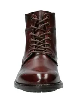 Botín italiano de cuero liso color marrón oscuro, con ajuste de cordones, punta semi puntiaguda y suela de TR.