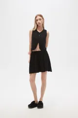 Minifalda negra de viscosa con cintura elastizada.