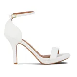Sandalia de tacón alto Vizzano, color blanco, con una tira delgada sobre los dedos y pulsera al tobillo con hebilla dorada.