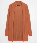 Cardigan largo de tricot color salmón con hilo metálico, terminaciones y puños en color naranja contrastante.