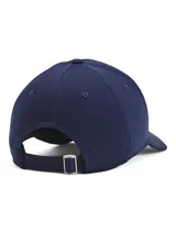 Gorro Under Armour blanco con logo negro bordado en el frente.