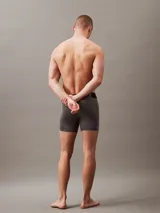 Pack de 3 boxers largos color gris con cintura elástica negra con logo Calvin Klein Intense Power.