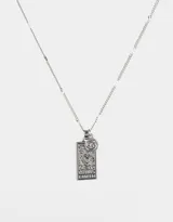 Cadena corta plateada con dije rectangular con el signo zodiacal Aries y un dije redondo pequeño.