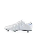 Championes de fútbol Umbro Speciali SG color blanco con detalles en negro y azul.