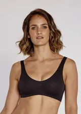 Soutien blanco de microfibra sin costuras, tipo top, sin aro ni copa, con breteles anchos.