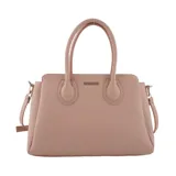 Cartera clásica de mano color negro, con textura símil cuero y logo de la marca en el frente.