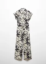 Mono largo de viscosa color crema con estampado floral fucsia, cuello camisero, manga corta, dos bolsillos laterales, trabillas y cinturón con lazo.